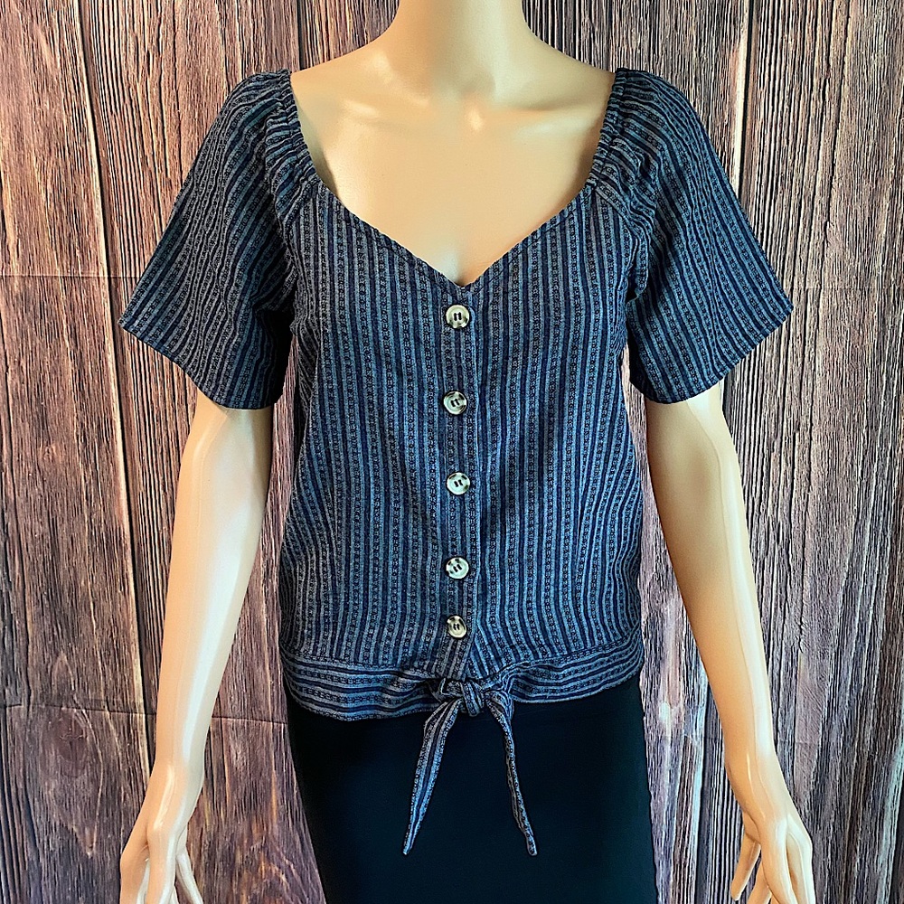 Maurices size small navy blue boho pattern button down design tie blouse